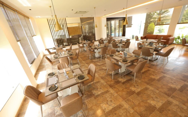 VRR Hotel's And Convention Centre
