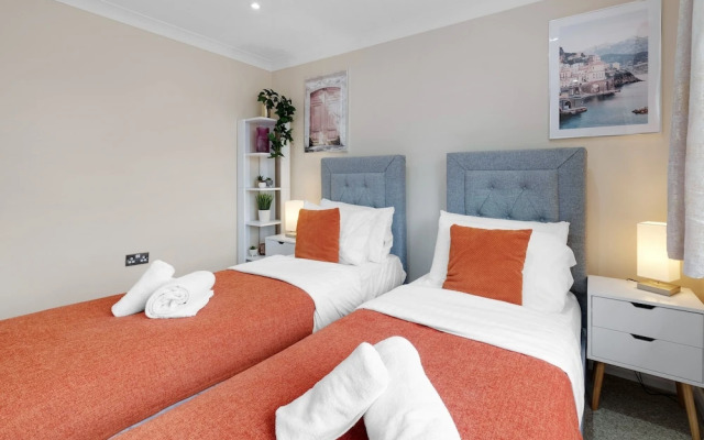 Stylish 4 Bedroom Home in Brightside Ave