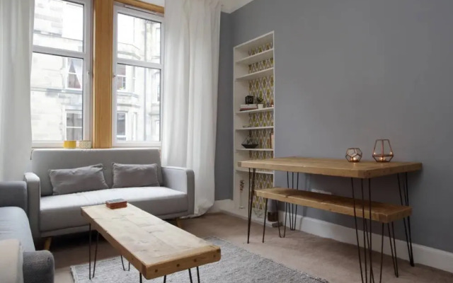 2 Bedroom Flat Near City Centre