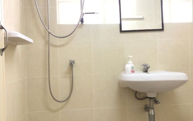 B168 Bed And More Hostel