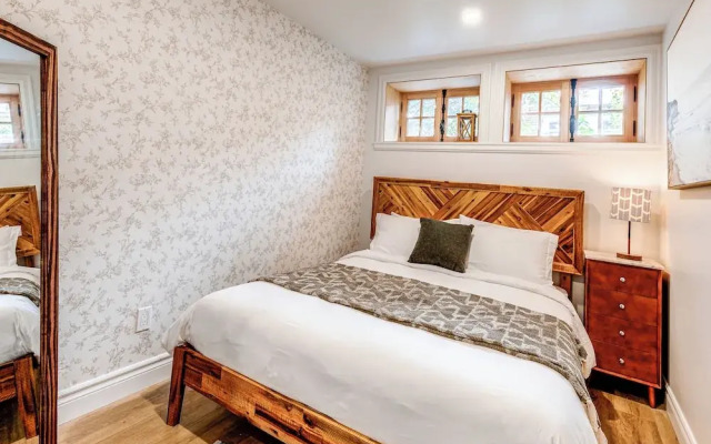 Majestic 3-Bedroom Designer Apartment