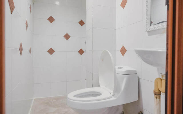 RedDoorz near Nagoya Hill Mall Batam 5