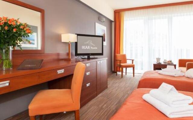Ikar Plaza