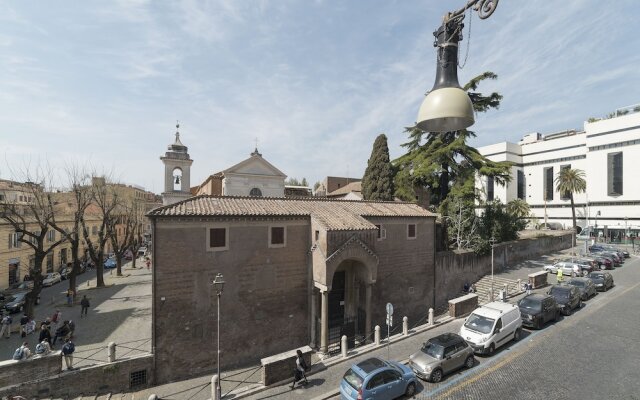 Colosseo Modern Apartment