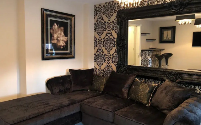 Sheffield Hillside Retreat