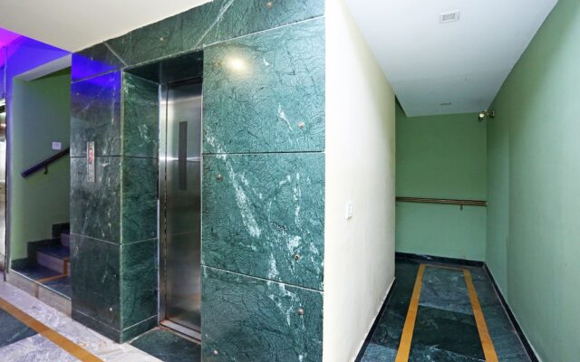 OYO 8178 Hotel Saket