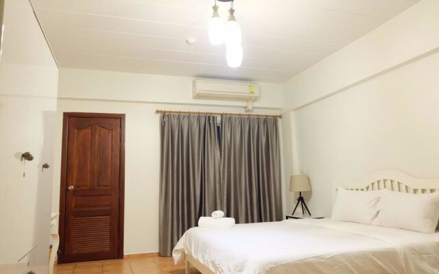 Lomsabai Apartments