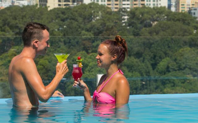 Central Palace Hotel