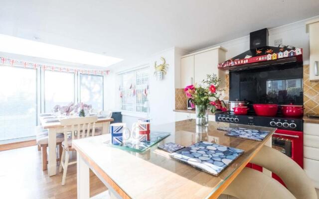 69 Saxmundham Road