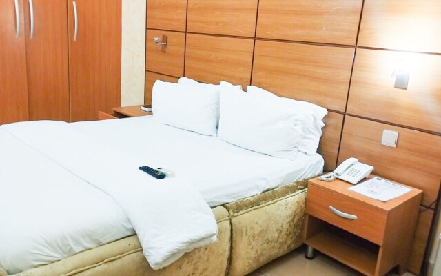 Breakfort Hotel and Suites