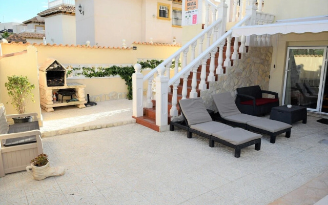 Upper floor Apartment semi-private pool