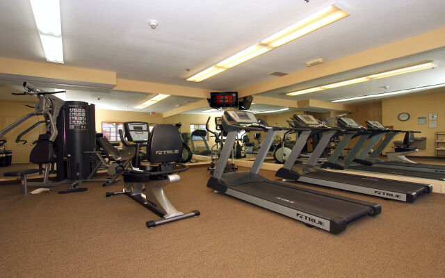 Candlewood Suites Kansas City Airport