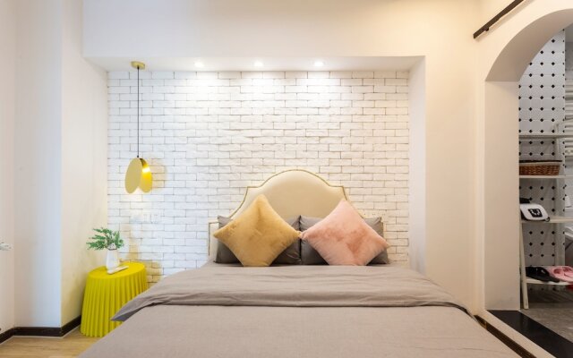 StarHome West Nanjing Road Branch