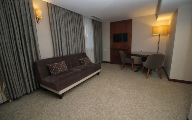 Vali Erdogan Konuk Evi Hitit Otel
