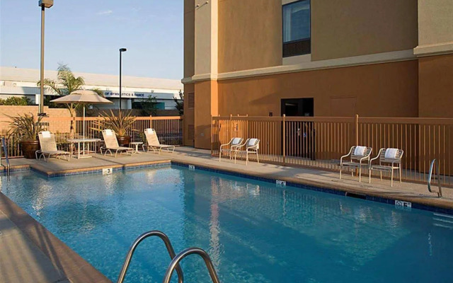 Hampton Inn & Suites Clovis-Airport North