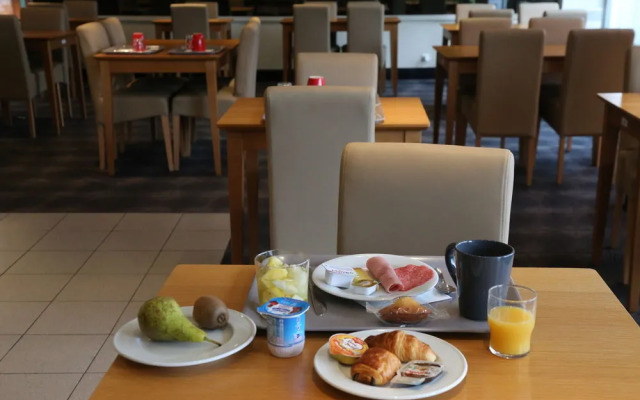 Express By Holiday Inn Hotel Hotel