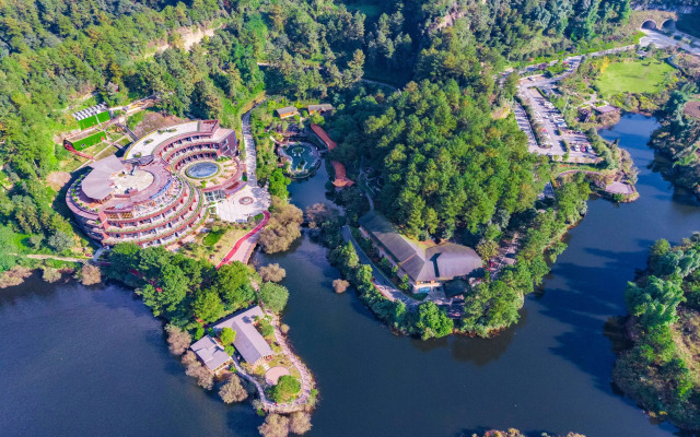 Howard Johnson By Wyndham Lake Serenity Hotel Neijiang