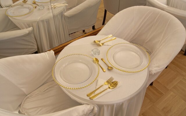 Conacul Coroanei Luxury Boutique Hotel