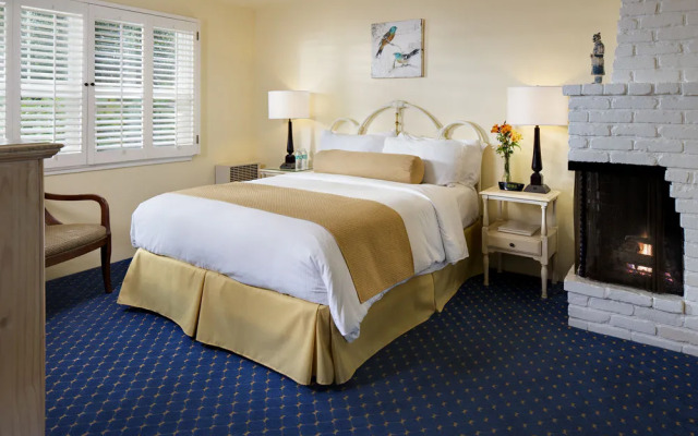 The Colonial Terrace