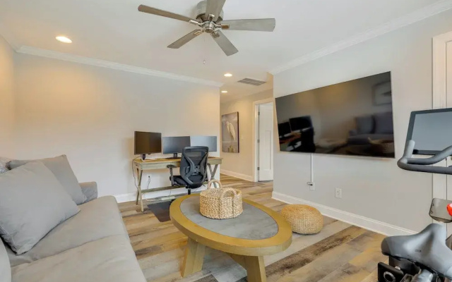 Spacious Home w/ Screened Patio in Wilmington!