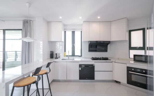 Tyms Elegant 4BR 2BA Apt Xujiahui Malls