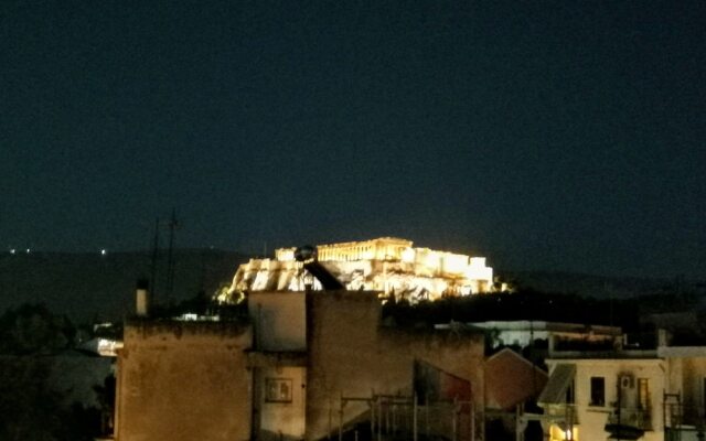 Comfortable apartment in Acropolis