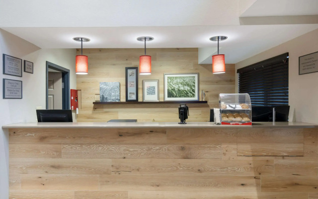 Country Inn & Suites by Radisson, Columbia, MO