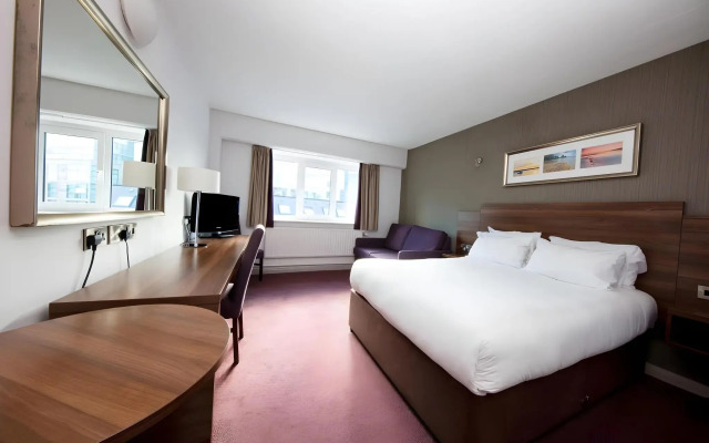 Отель Leonardo Cork