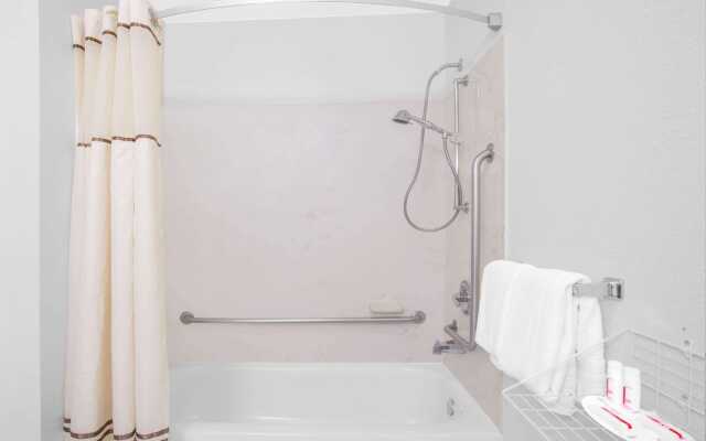 Hotel Carolina, a Days Inn by Wyndham