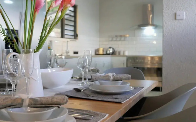 Villa Adina - Sleeps 7 - Pool - Parking - Garden