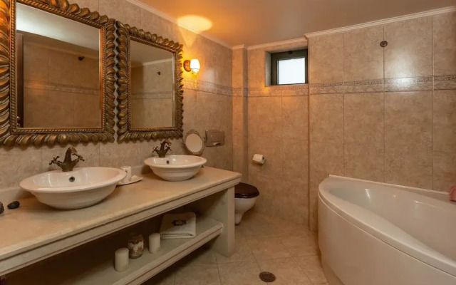 Luxury Villa Golden Crest with pool