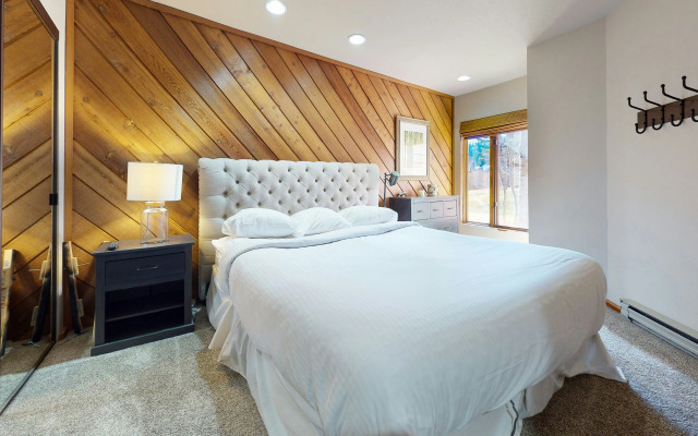 Snowcreek III #415 Condo