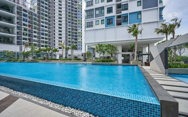 OYO Home 1143 Elegant 2br I-soho I-city