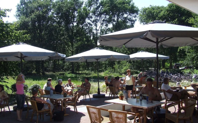 Romantic Bungalow With Dishwasher, Surrounded by Nature