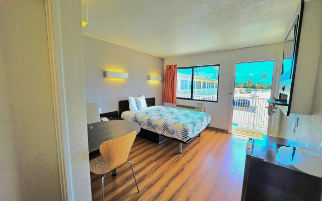 Motel 6 Palm Desert, CA - Palm Springs Area