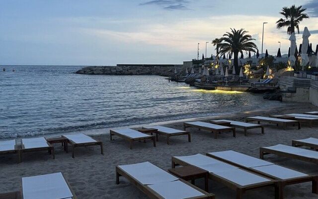 Modern Apartment 20 m from the Sea