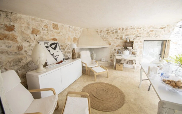 Trullo e Lamie Fiabeschi con Piscina Privata