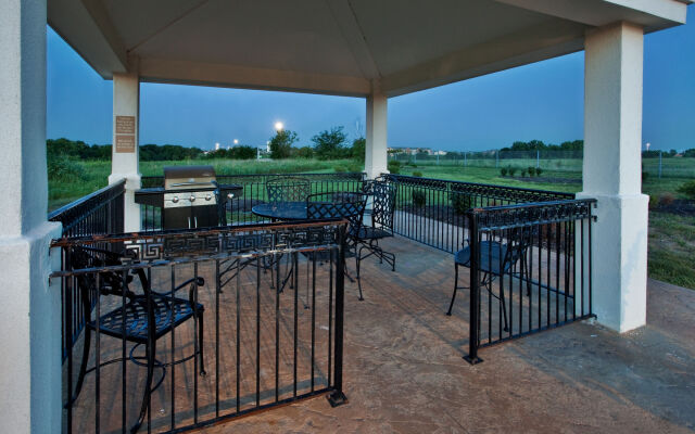 Candlewood Suites Olathe by IHG