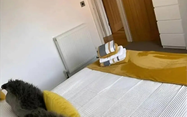 City Centre Duplex Sleeps 4 H1