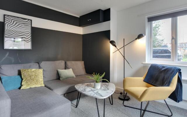 George Suite - Two Bed Apartment with Parking