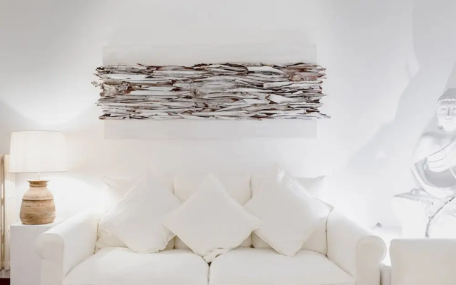 Charme Pettinari 11 people