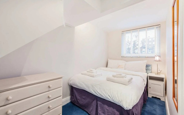 Modern 2 bed Flat, West Kensington, Sleeps 4