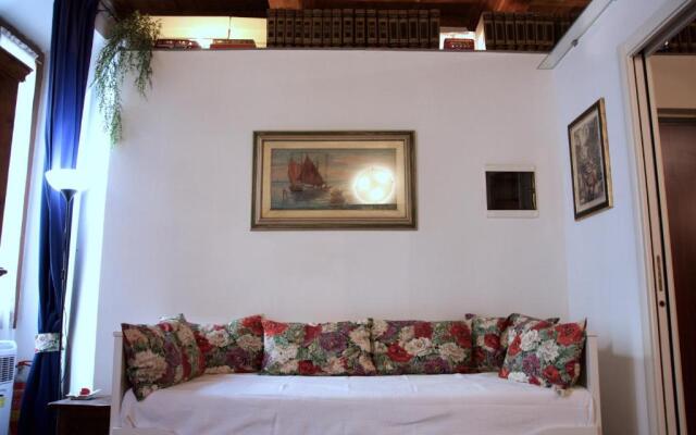 Luxury central flat river view