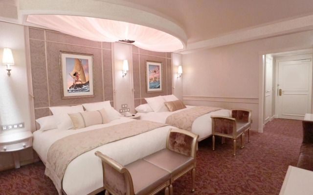Disneyland® Hotel