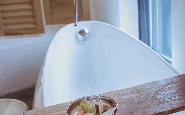 Yacht Boheme Hotel
