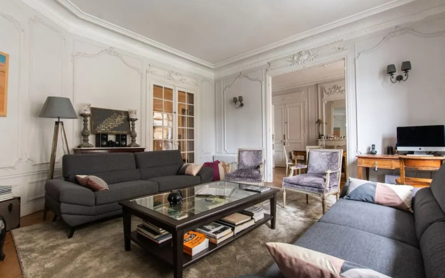 Splendid 5BR Family Apartment - Trocadero