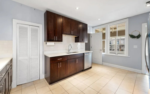 Stylish 2BR Urban Retreat in River West