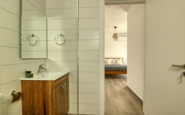 Phaedrus Living Coral Suites Aquatic