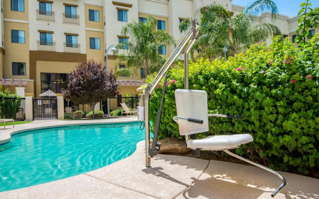 Holiday Inn Express & Suites Phoenix - Glendale Sports Dist by IHG