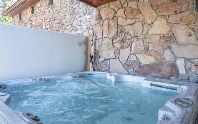 Slopeside Villa by Exceptional Stays